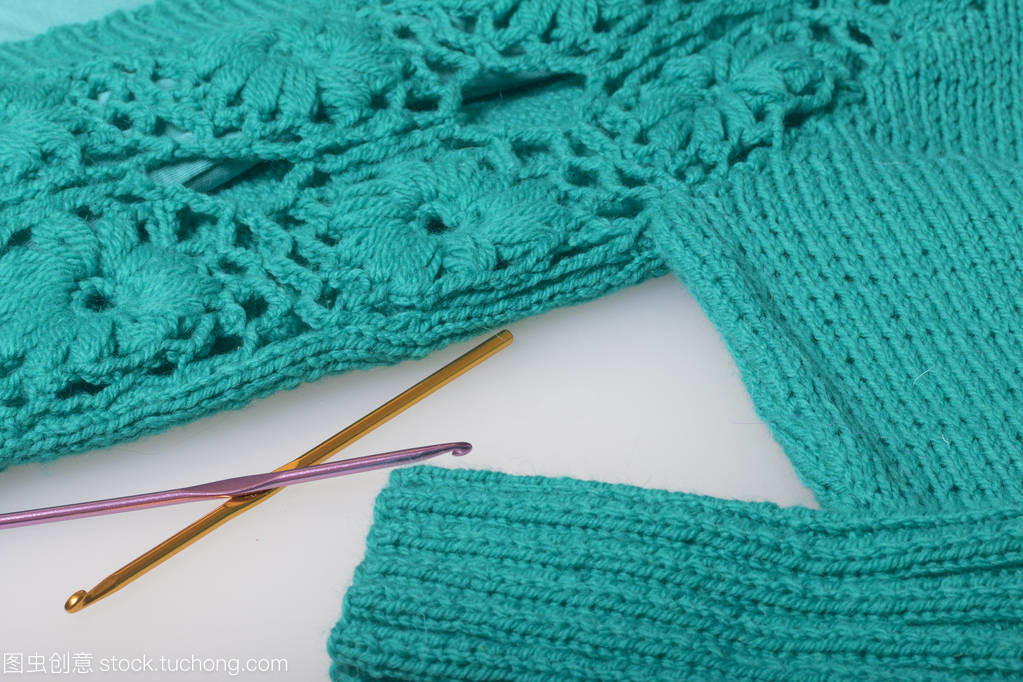 針織藝術 當翡翠色與螺紋串交織于成品之上